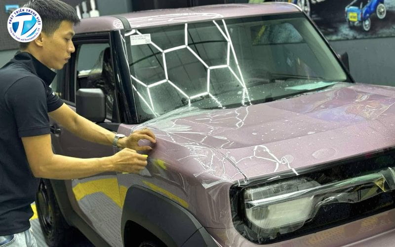 Dán decal xe ô tô bảo vệ xe